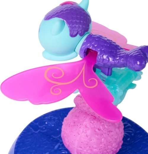 Fluttering wings on the finger or on the stand