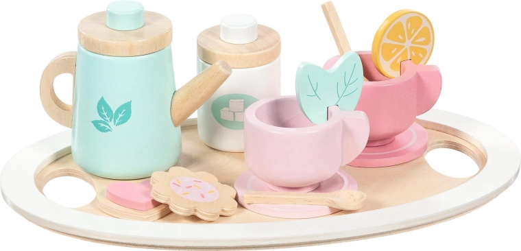 Accessories like lemon and cookies for realistic play