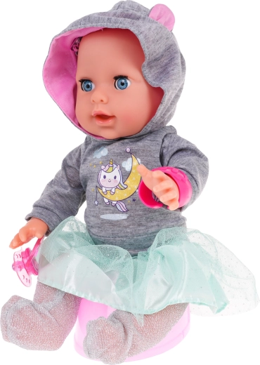 Ger ia vandenį ir šlapinasi į naktipuodį