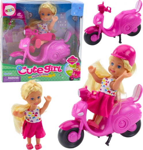 Mini lėlė su rožiniu paspirtuku ir šalmu
