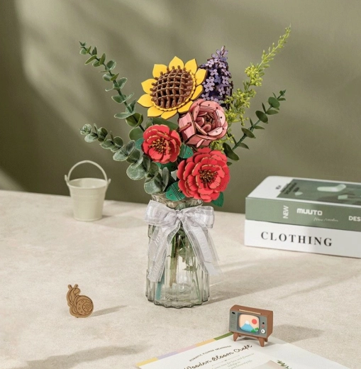 Expandable bouquet from multiple models