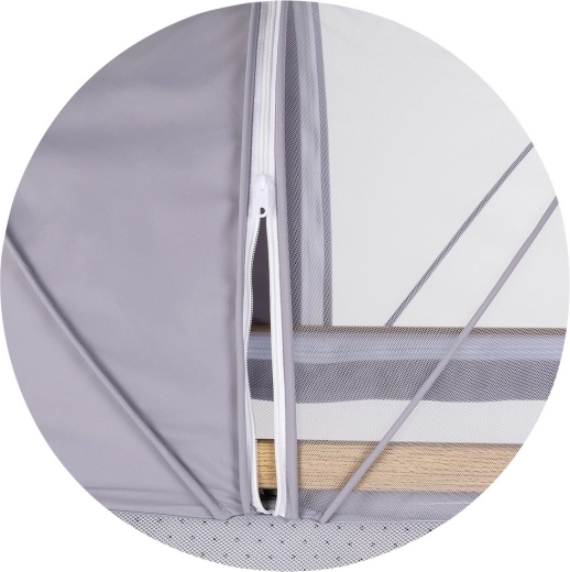 Zippered mosquito net and easy movement thanks to wheels
