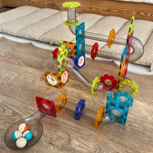 Permatomi vamzdeliai ir piltuvai dinamiškam važiavimui