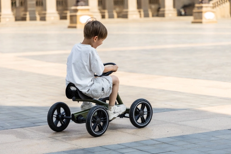 Stability thanks to four non-slip wheels