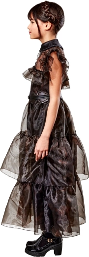 Striking multi-layered skirt with belt