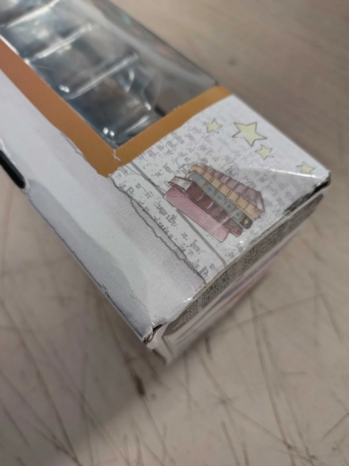 Outlet product with damaged packaging