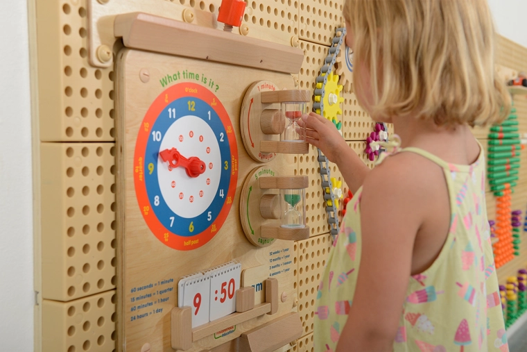 Tvirtinimas prie sienos ir suderinamumas su Masterkidz Flex