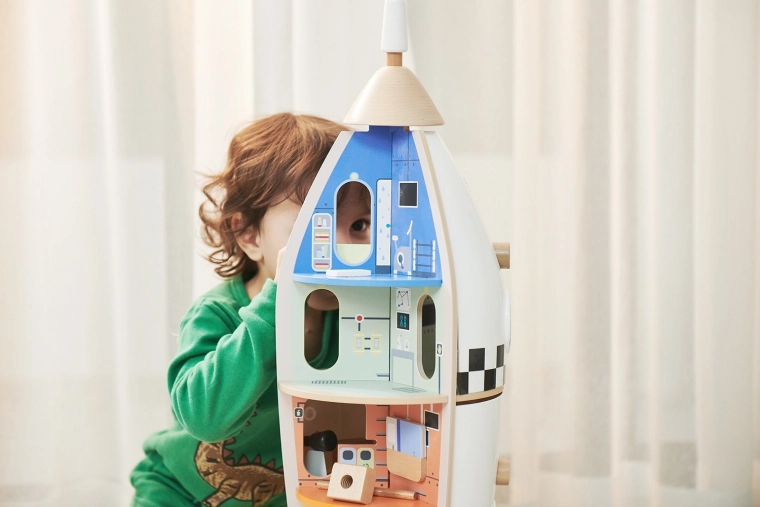 Twelve rooms for space adventures