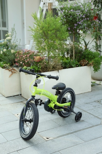 Safe equipment for young cyclists