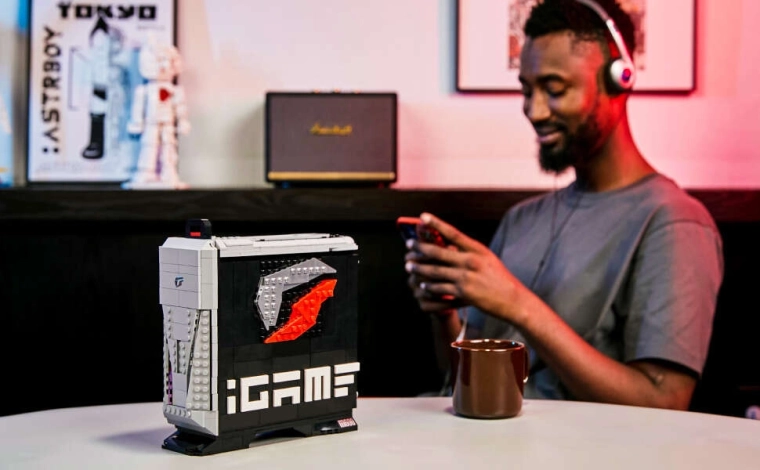 Stilinga vitrininė dekoracija žaidimų įrangai