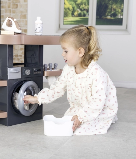 Electronic vacuum cleaner with sounds