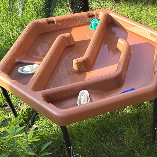 Water maze for little explorers