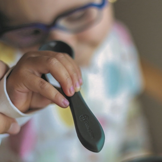 Ergonomic grip for small hands