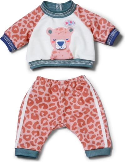 Leopard pattern with a cute appliqué