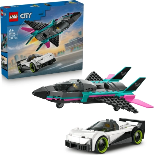 LEGO City reaktyvinis lėktuvas prieš lenktyninį automobilį