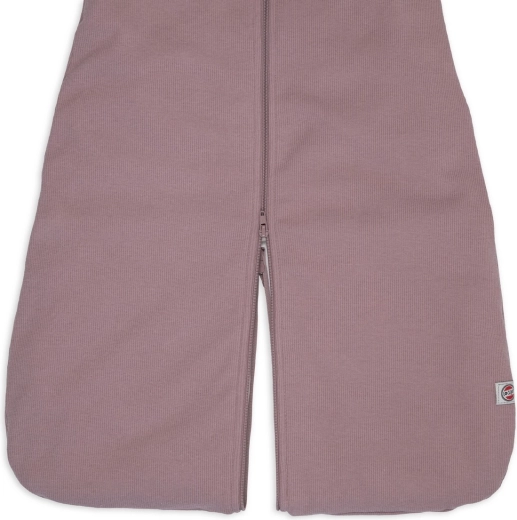 Easier diaper changes thanks to the bottom zipper
