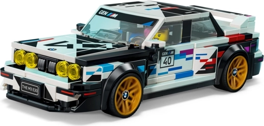 Judantys ratai ir vairuotojo minifigūrėlė lenktyniniam žaidimui