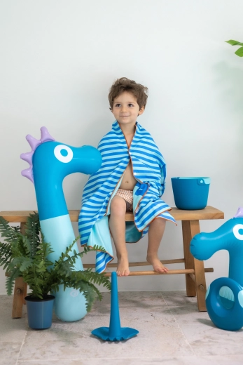 Quick-drying, sand-free microfiber