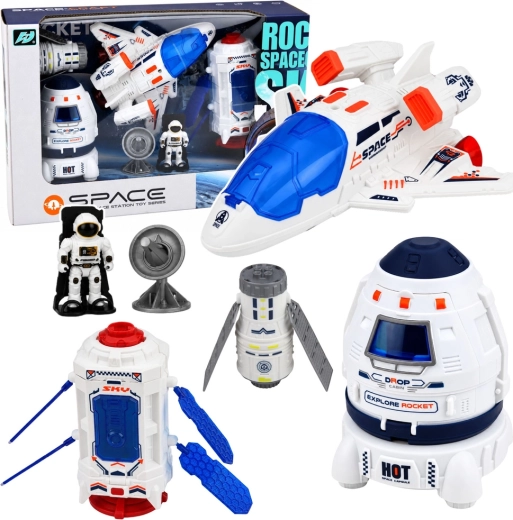 Kosminis rinkinys su erdvėlaiviu (šatl), palydovu, kapsule, ryšio antena ir astronautu