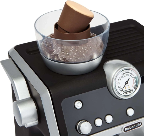 Realistiškas malimas ir espresso paruošimas