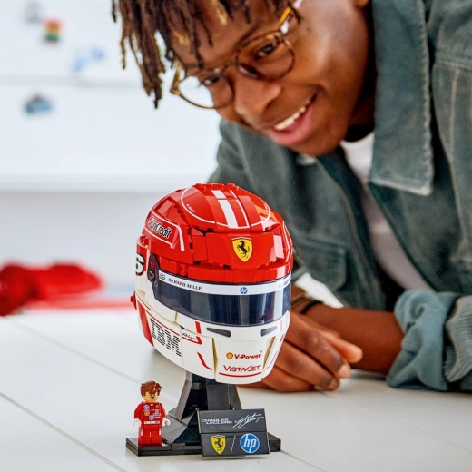 Minifigūrėlė ir stovas kolekcinei ekspozicijai