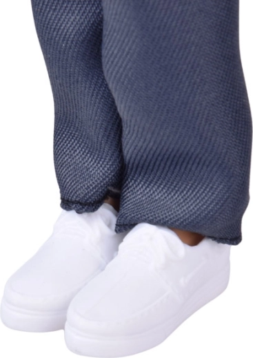 Complete outfit including sneakers