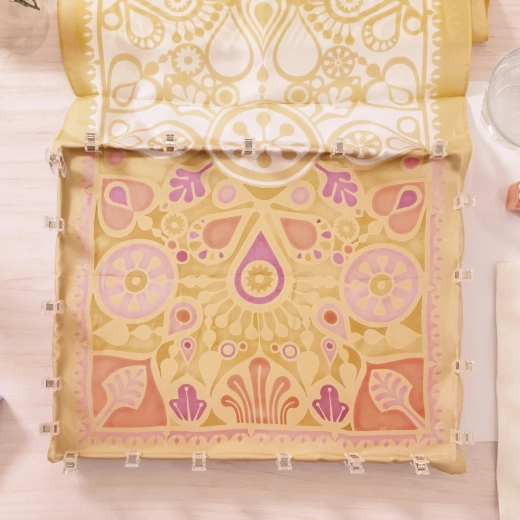 Precise work with stretched fabric
