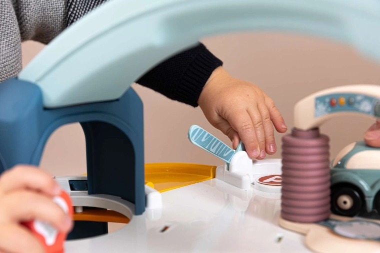 Interaktyvus liftas ir plovykla kaip tikrovėje