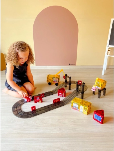 Creative magnetic play surface