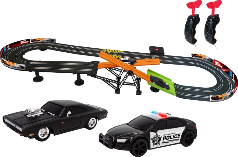 Du detalūs automobiliai: Dodge Charger ir policijos automobilis