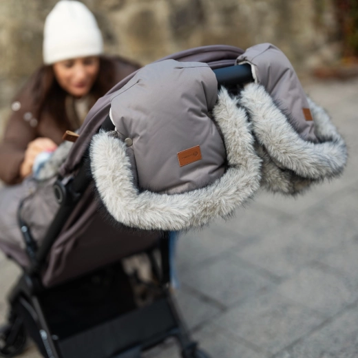 Stroller mittens: warm hands on every walk