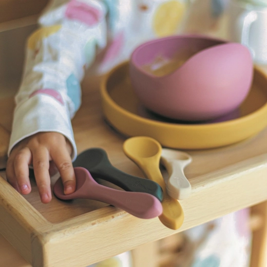 Easy cleaning and use at home and on the go