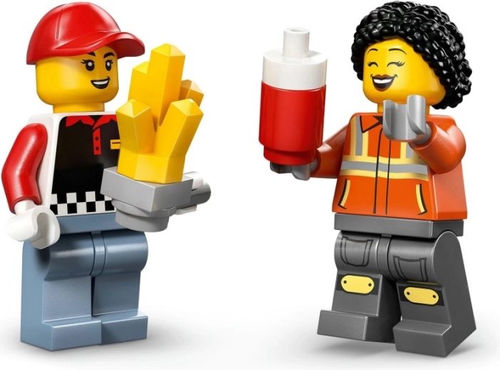 Dvi minifigūrėlės ir priedai
