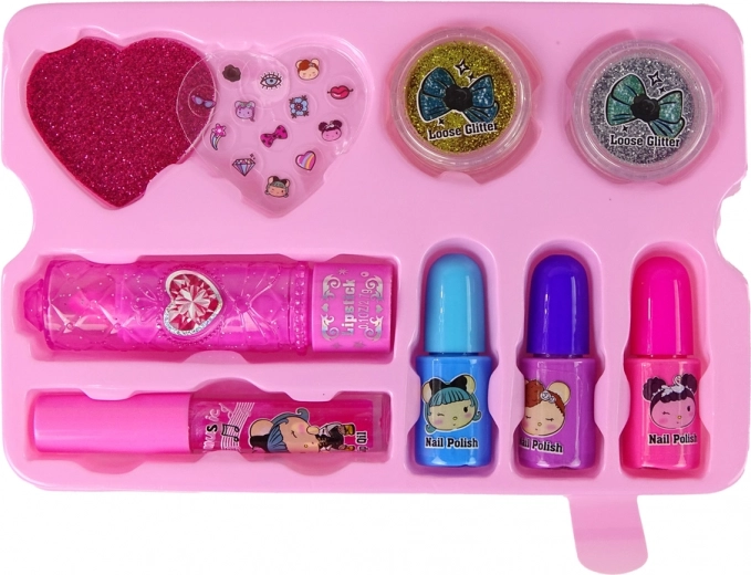 Blizgūs aksesuarai ir kūrybiška manikiūra