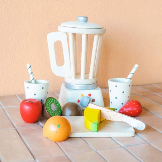 Medinis vaikiškos virtuvėlės kokteilių (smoothie) trintuvas su vaisiais
