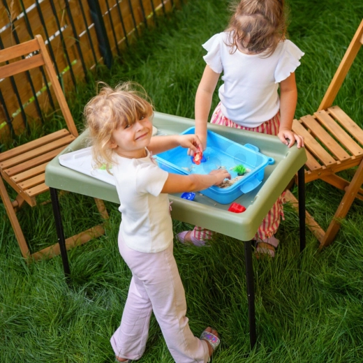 Carrying case as a play tray