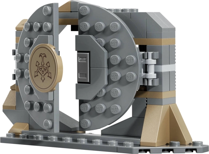 Hutt Palace gate