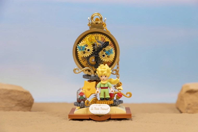 Elegant “pocket watch” with golden gears