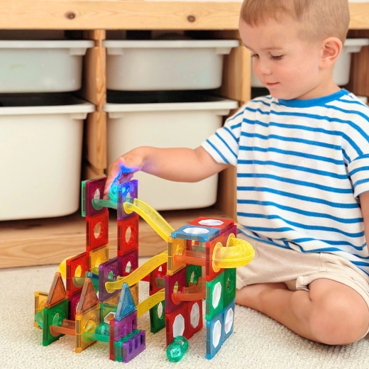 Šviečiantys elementai dar didesniam smagumui