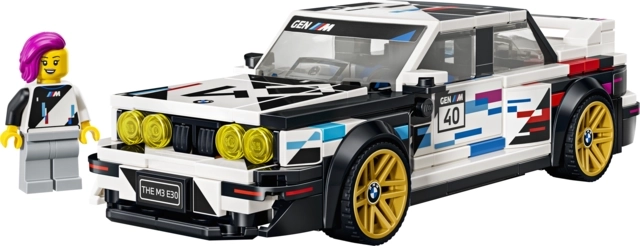 Autentiška BMW M3 (E30) išvaizda su motorsporto grafika