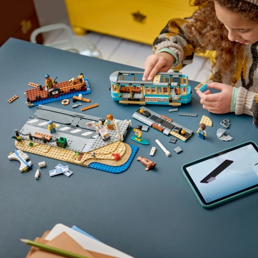 Interaktyvus konstravimas su LEGO Builder programėle
