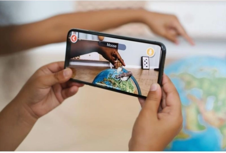 Papildyta realybė su IQ GLOBE programėle