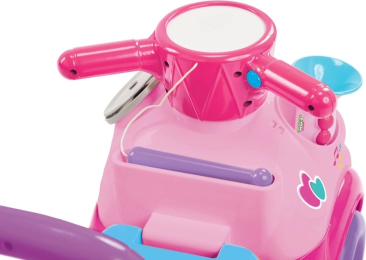 Muzikos instrumentai ant „denio“