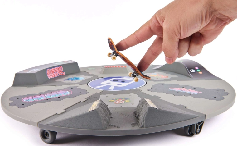 360° besisukanti riedlenčių arena