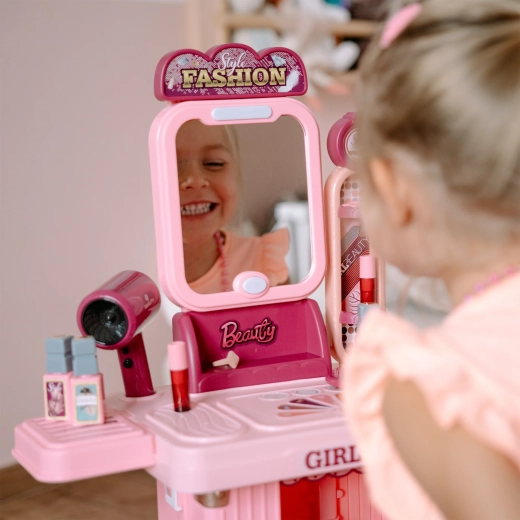 Fun accessories for little stylists