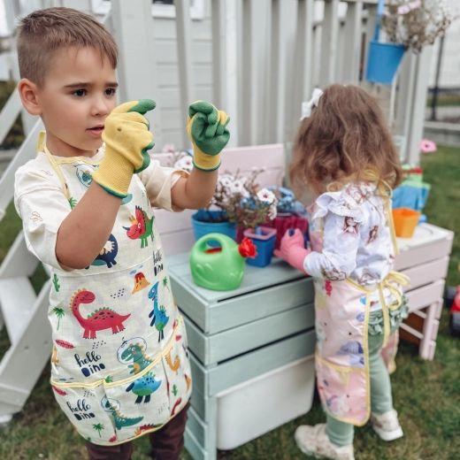 Apron with cheerful dinosaurs