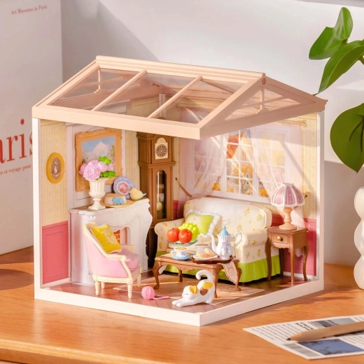 Parodinis dioramas su permatomais skydais