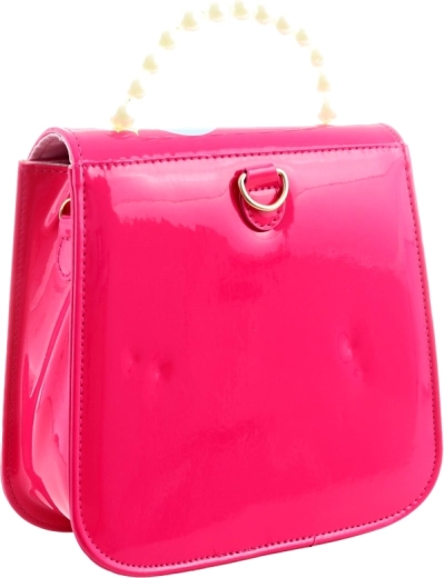 Comfortable to carry by hand or over the shoulder