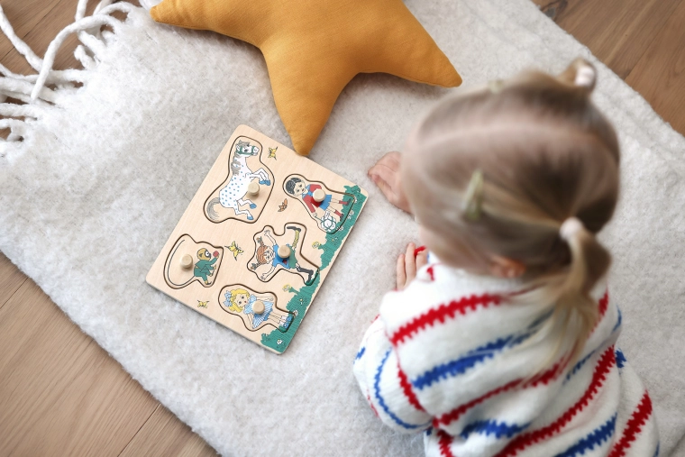Medinė dėlionė su Hello Kitty motyvu