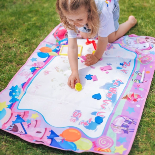 Large surface for creative play